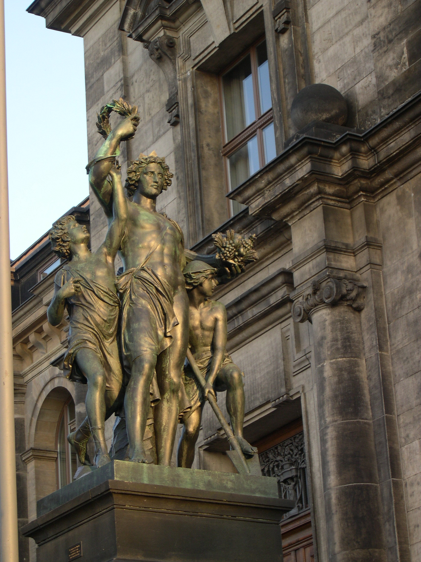 Statue in Dresden.JPG