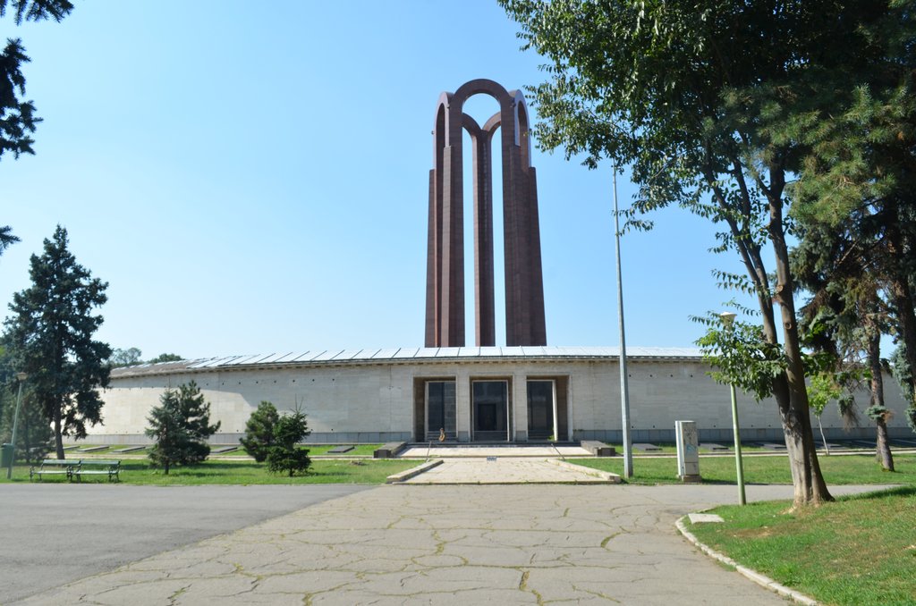 17. Il mausoleo visto da dietro.