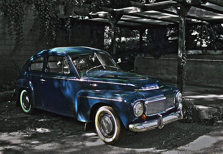 old-classic-car-volvo-picture.jp