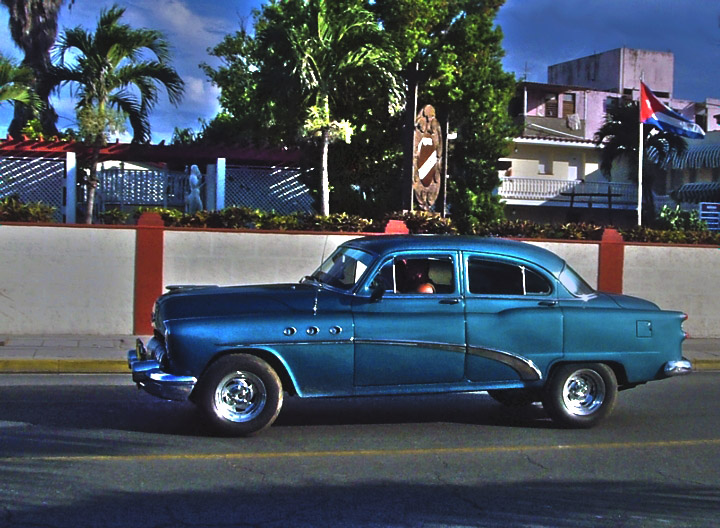 more-cuban-old-classic-cars.jpg