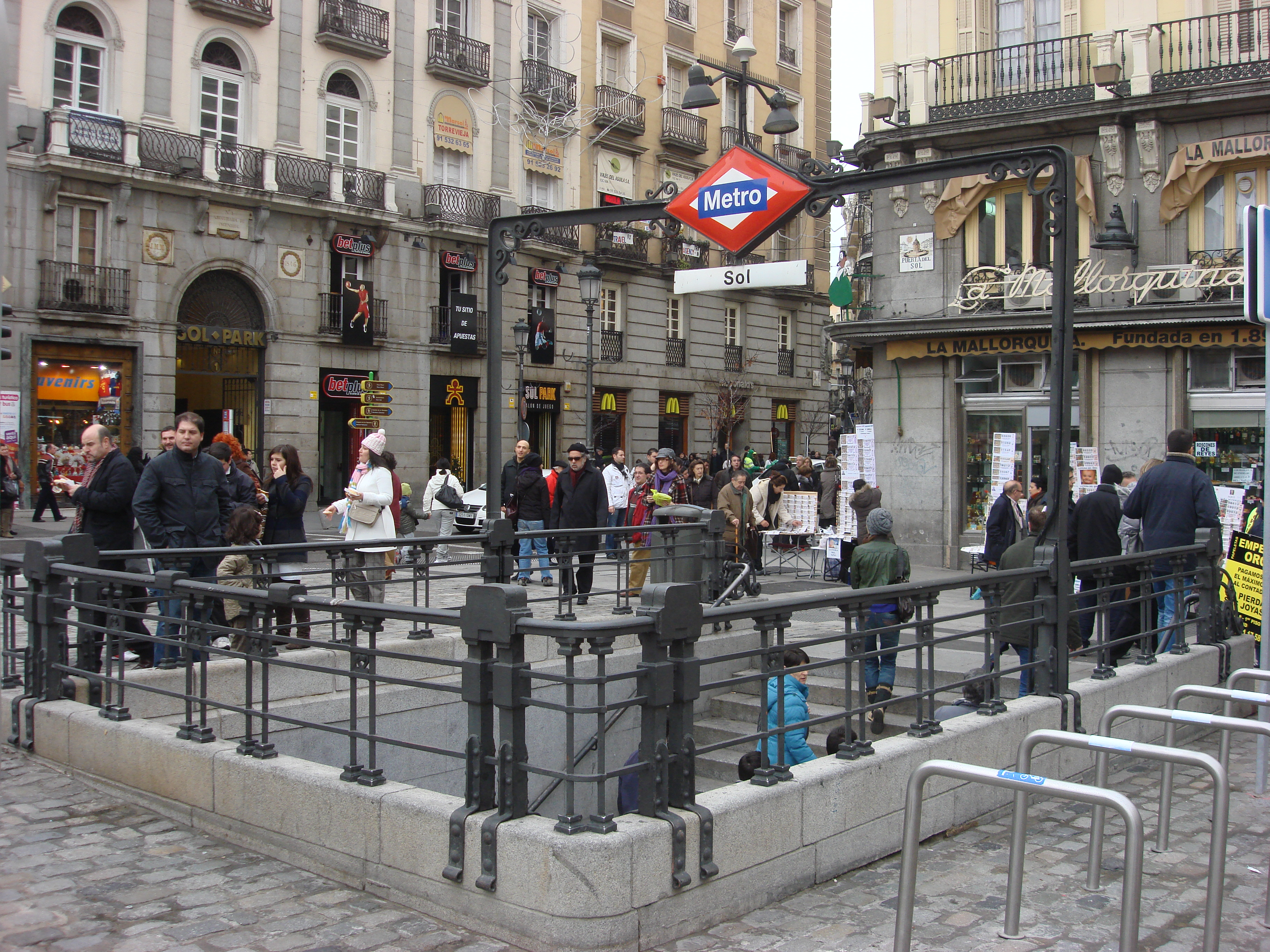 Madrid_Metro_Sol_Station_030.jpg