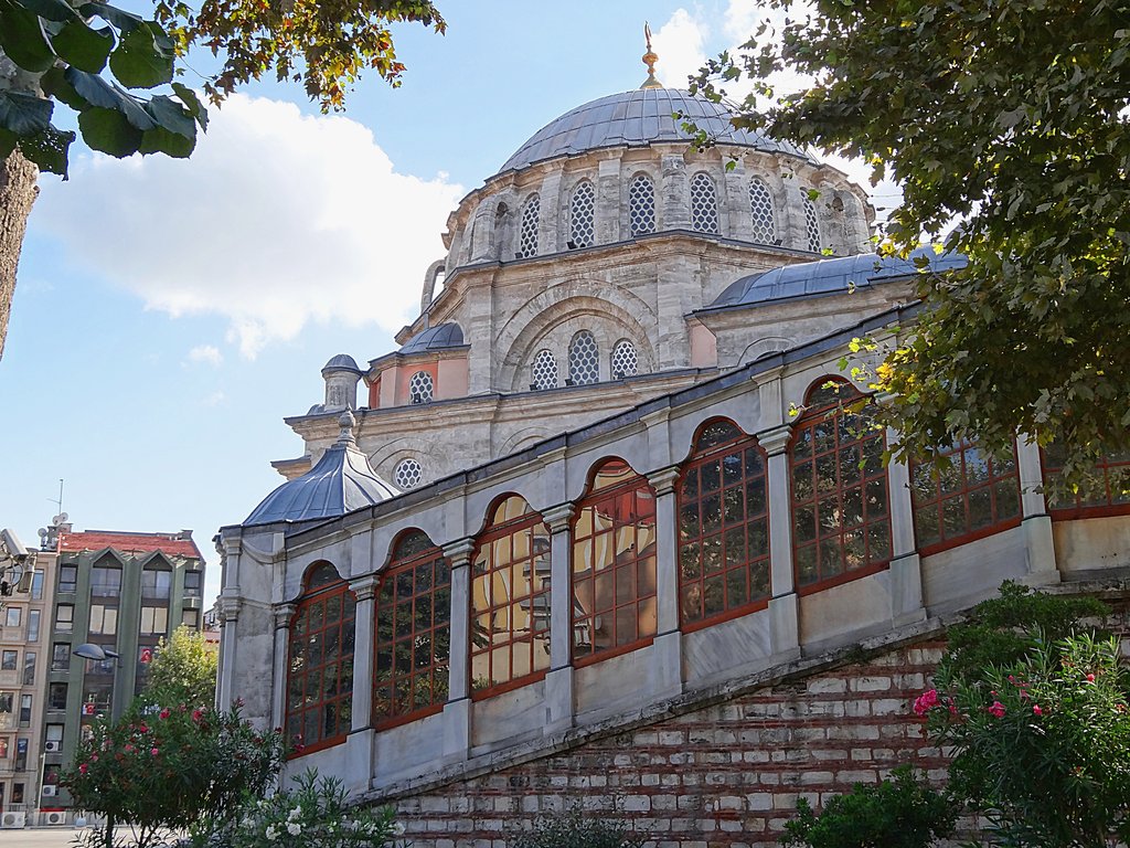 Мечеть в центре Стамбула