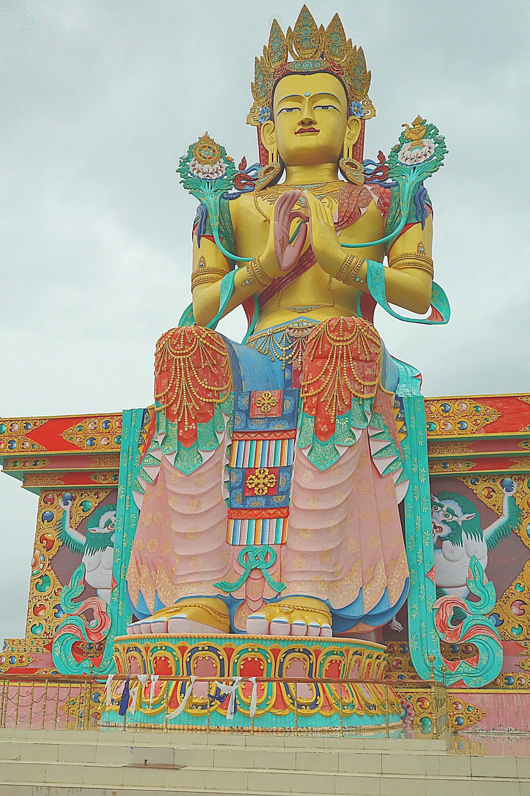 Большая статуя Будды в долине