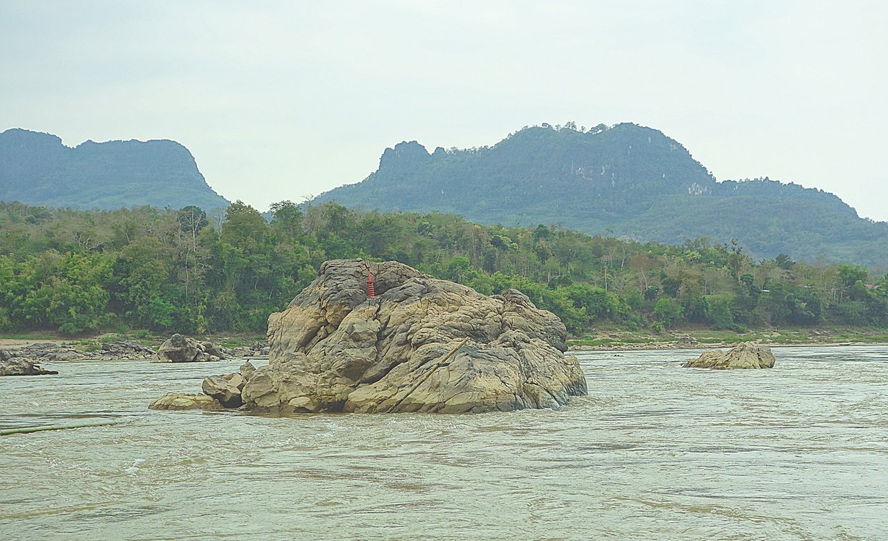 Горы по берегам Меконга