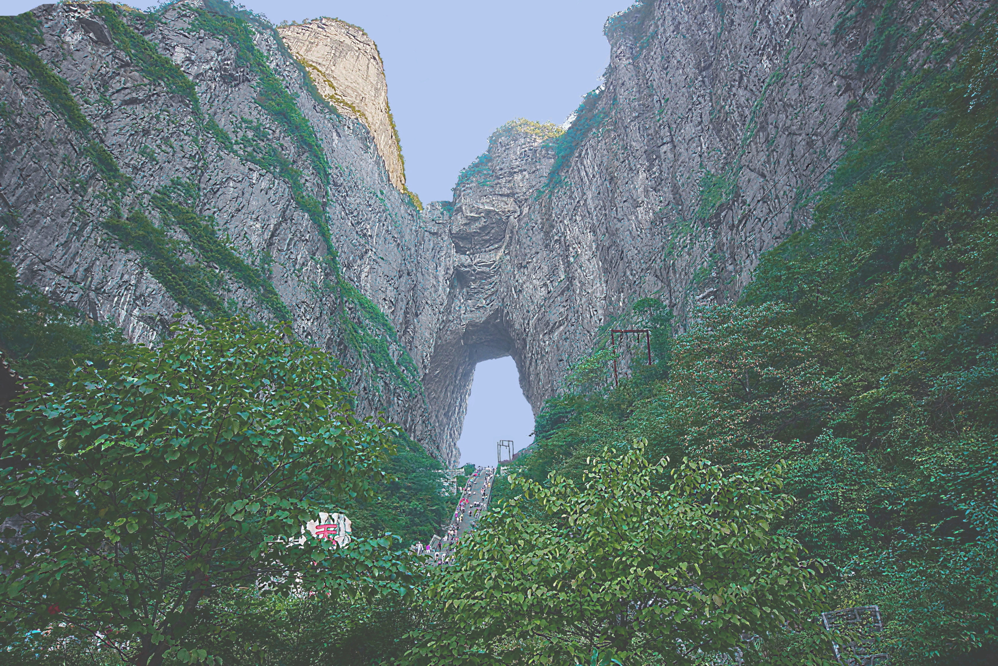 Пещера у вершины массива Тяньмэньшань