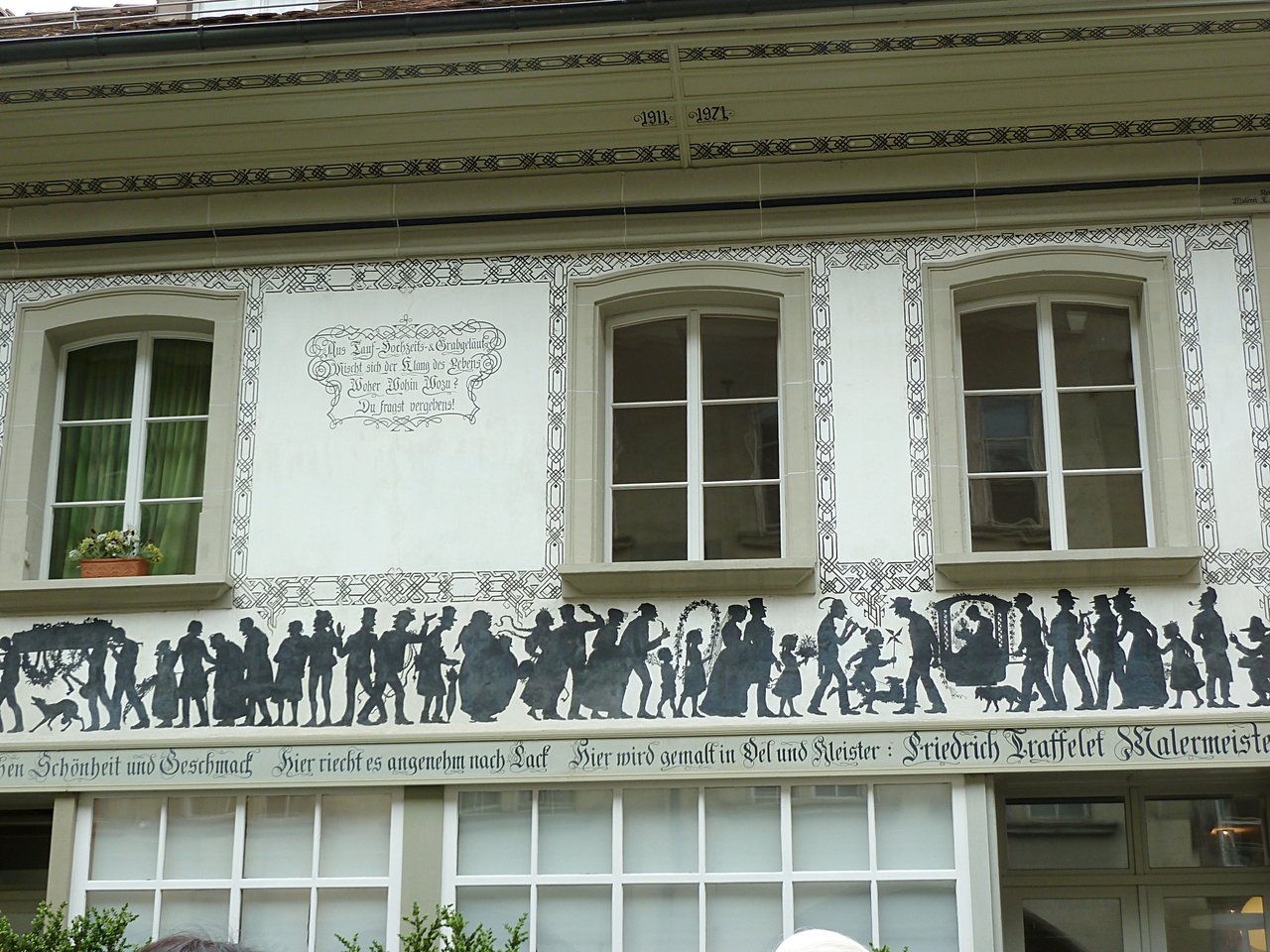 Фрески на стене здания в Берне