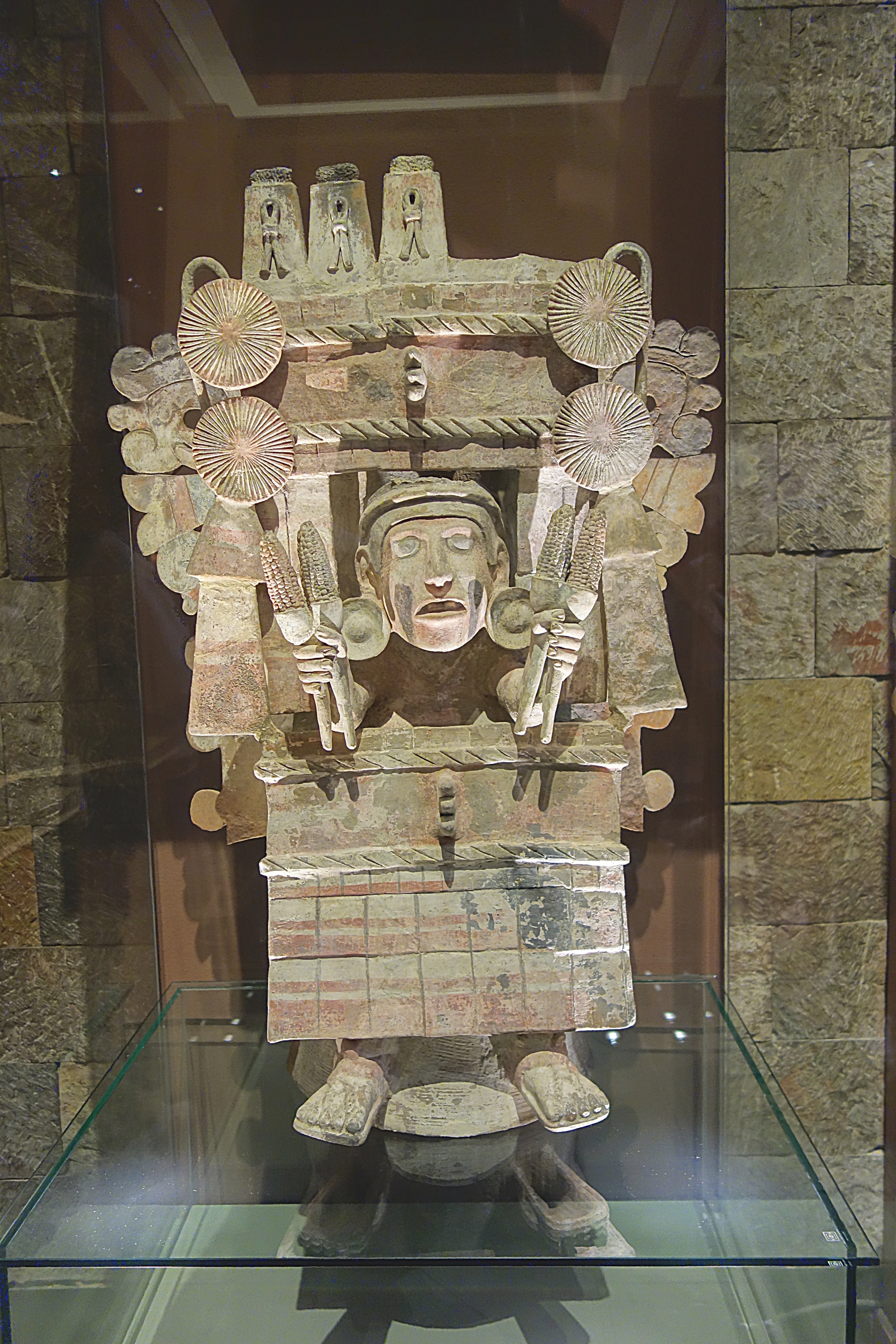 Статуя императора ацтеков