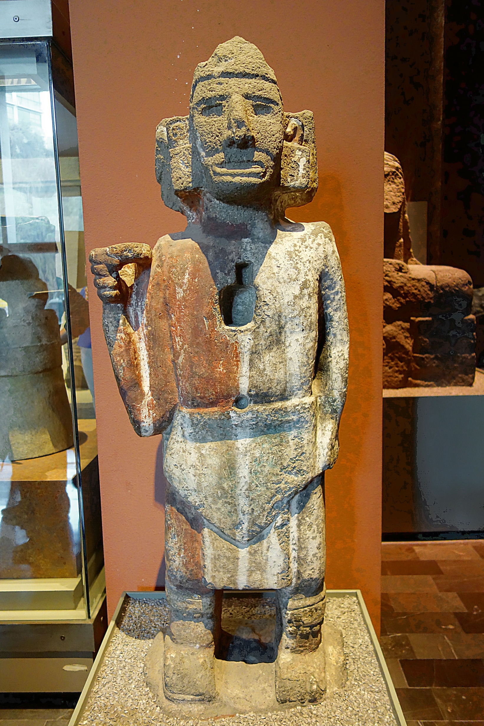 Статуя знатного ацтека