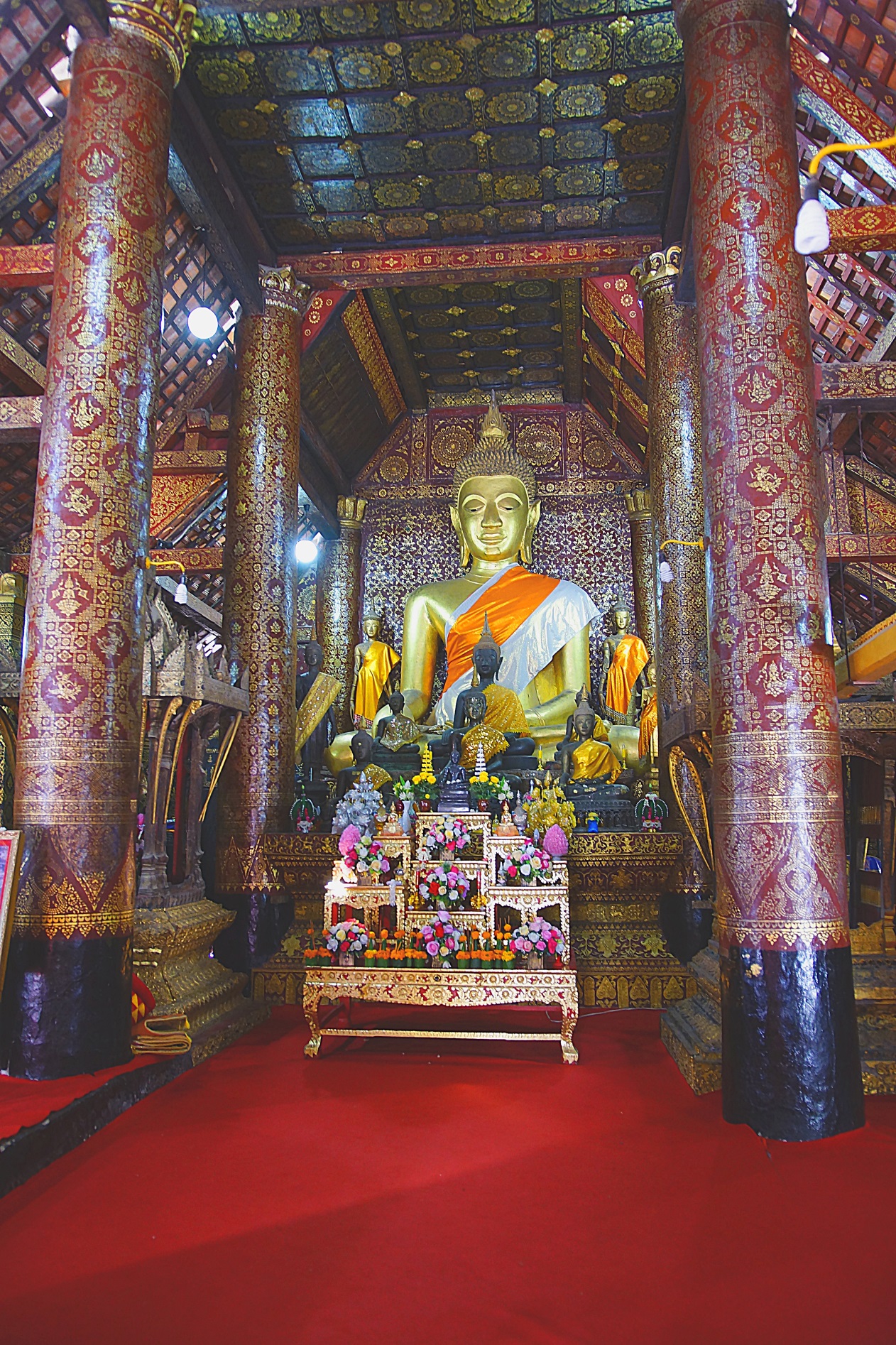 Сидящий Будда в Главном Храме
