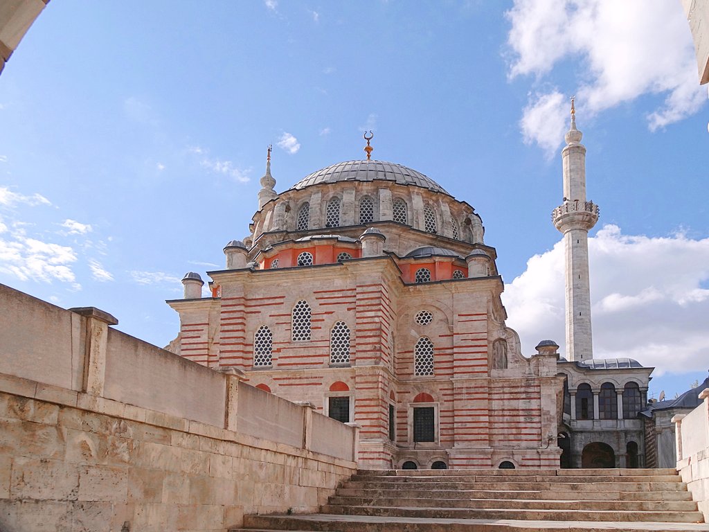 Одна из мечетей в центре