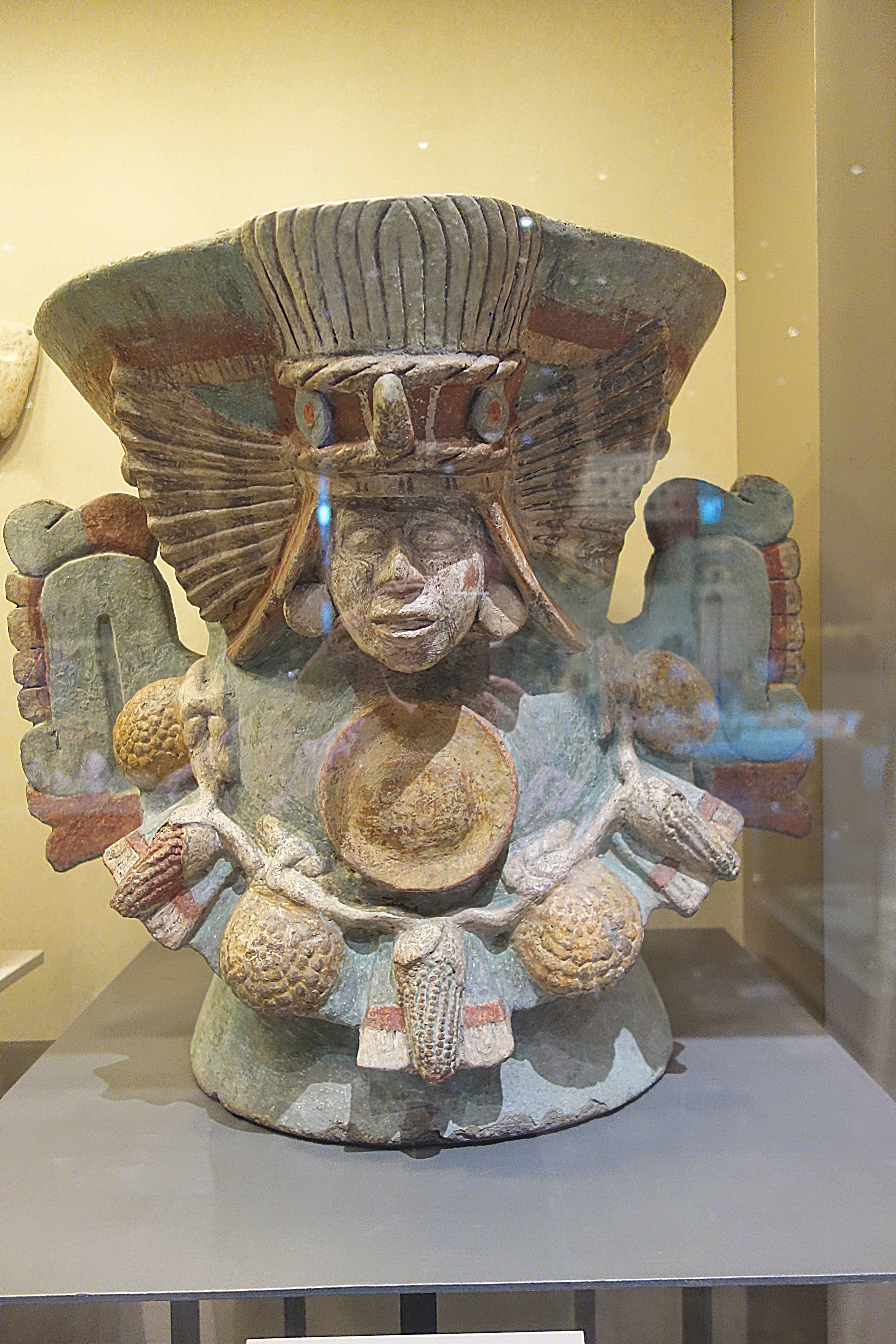 Статуя ацтекского божества
