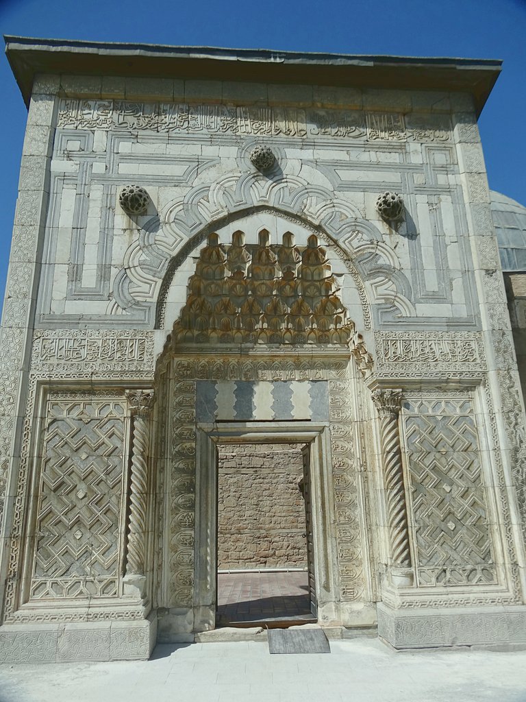 Портал мечети по дороге в Конию