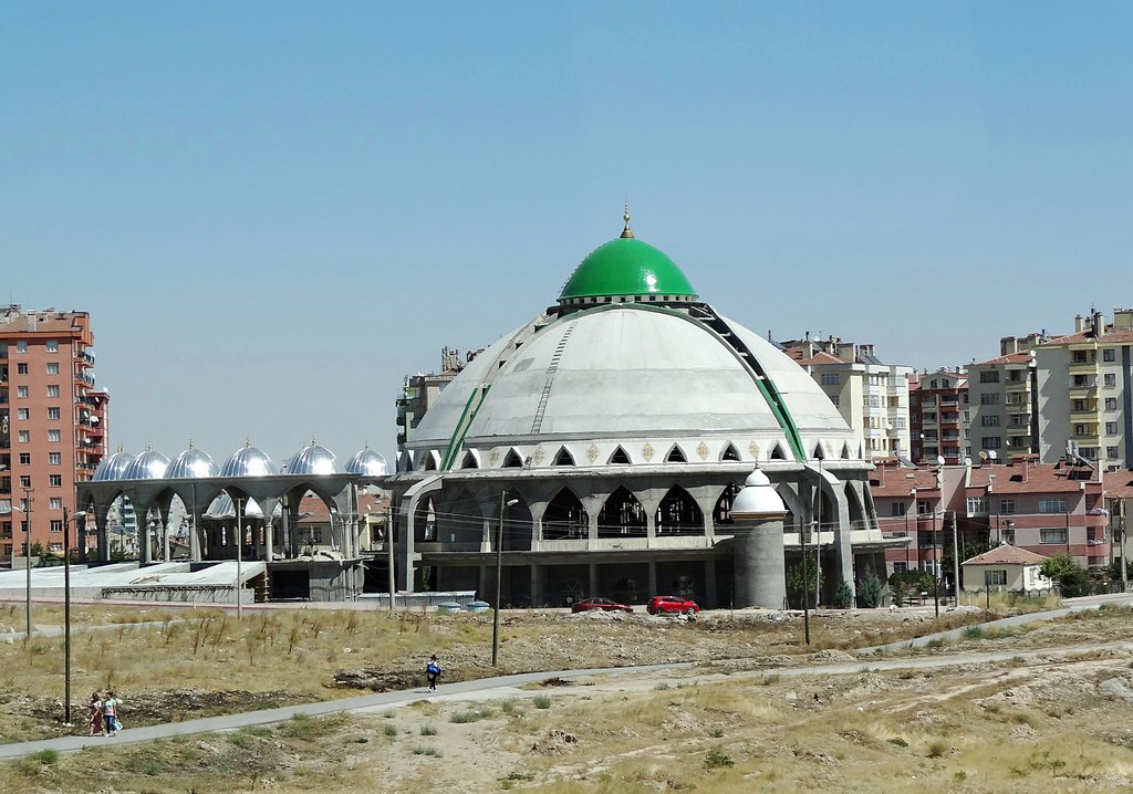 Современная мечеть возле Конии