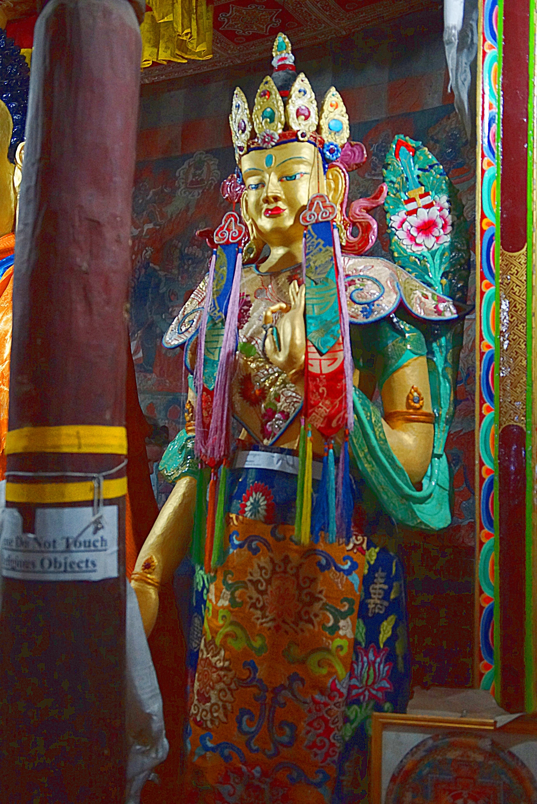 Статуя Будды в храме Хемиса
