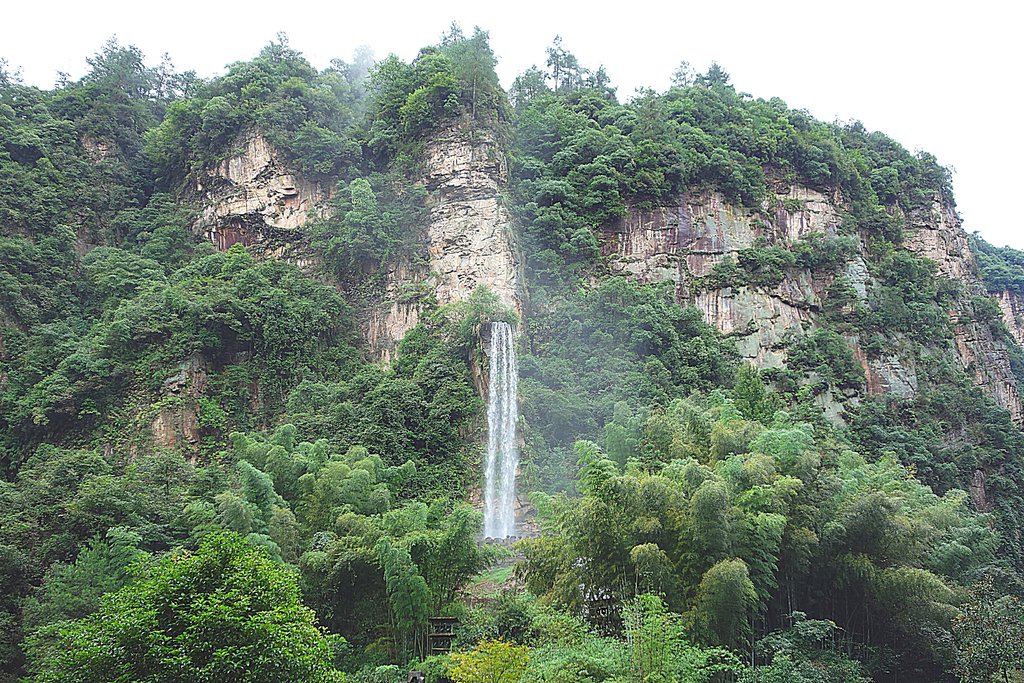 Водопад на участке Желтые Камни