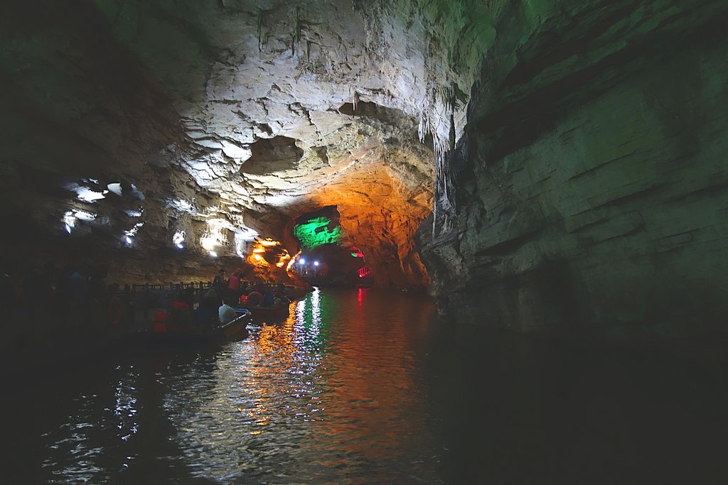 Подземная река в начале пещеры