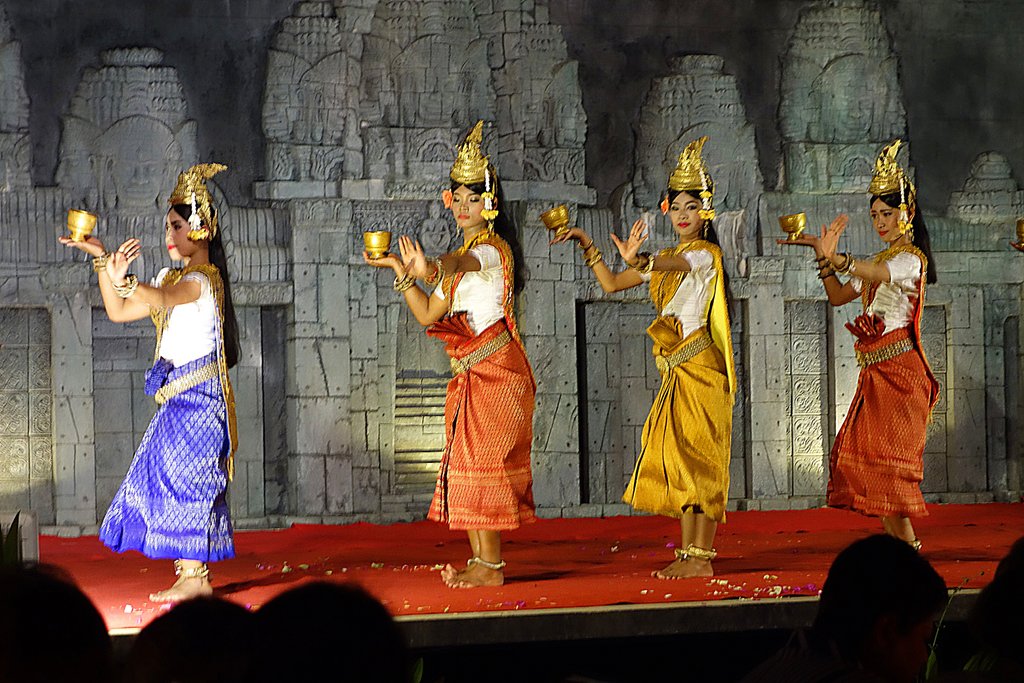 Лаосские танцовщицы