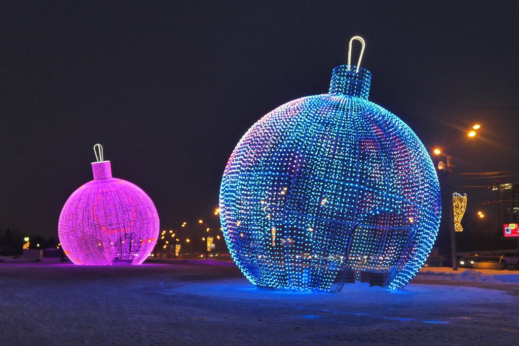 Световые фигуры-шары в Парке