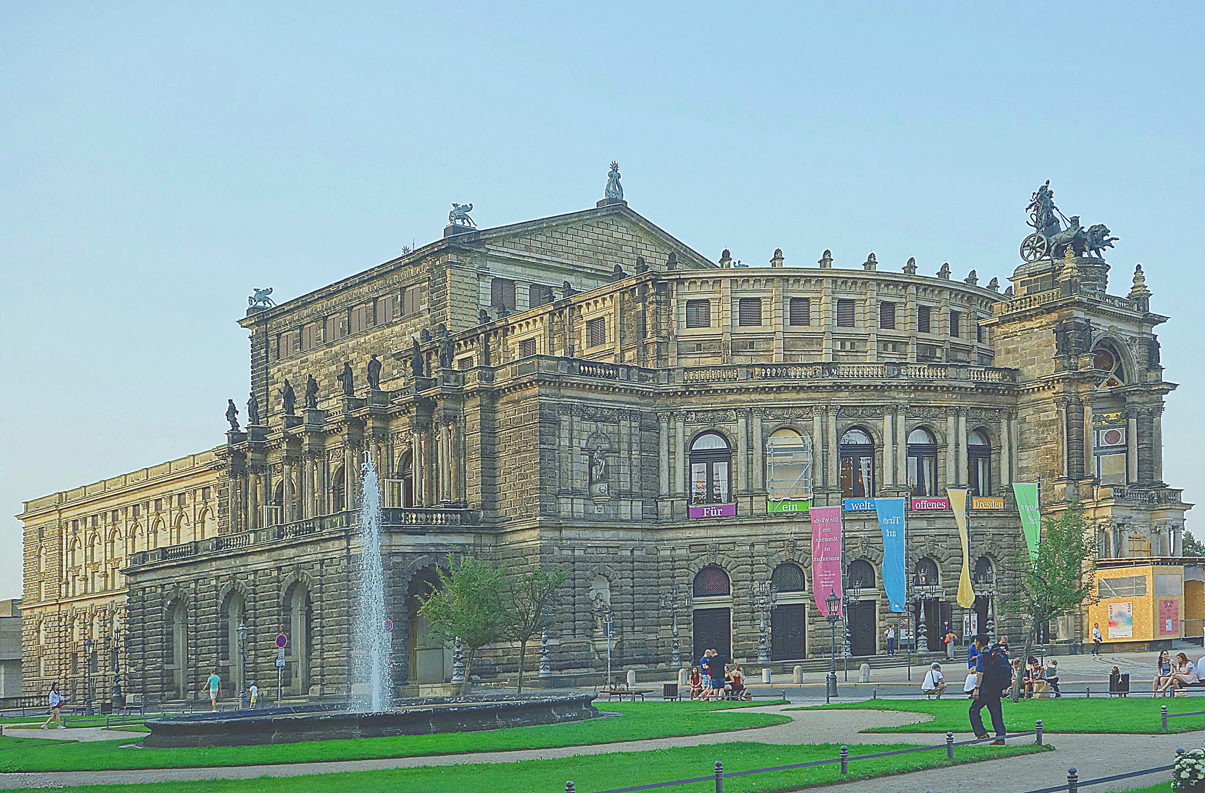 Здание Дрезденской Оперы