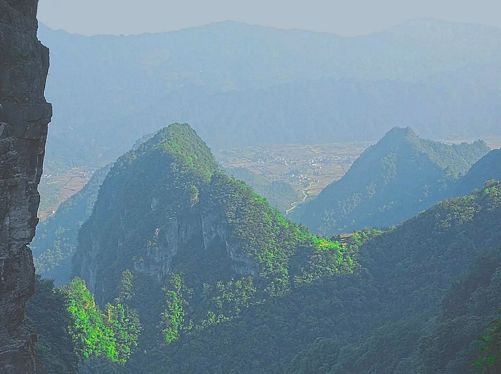 Вид с вершины массива Тяньмэньшань