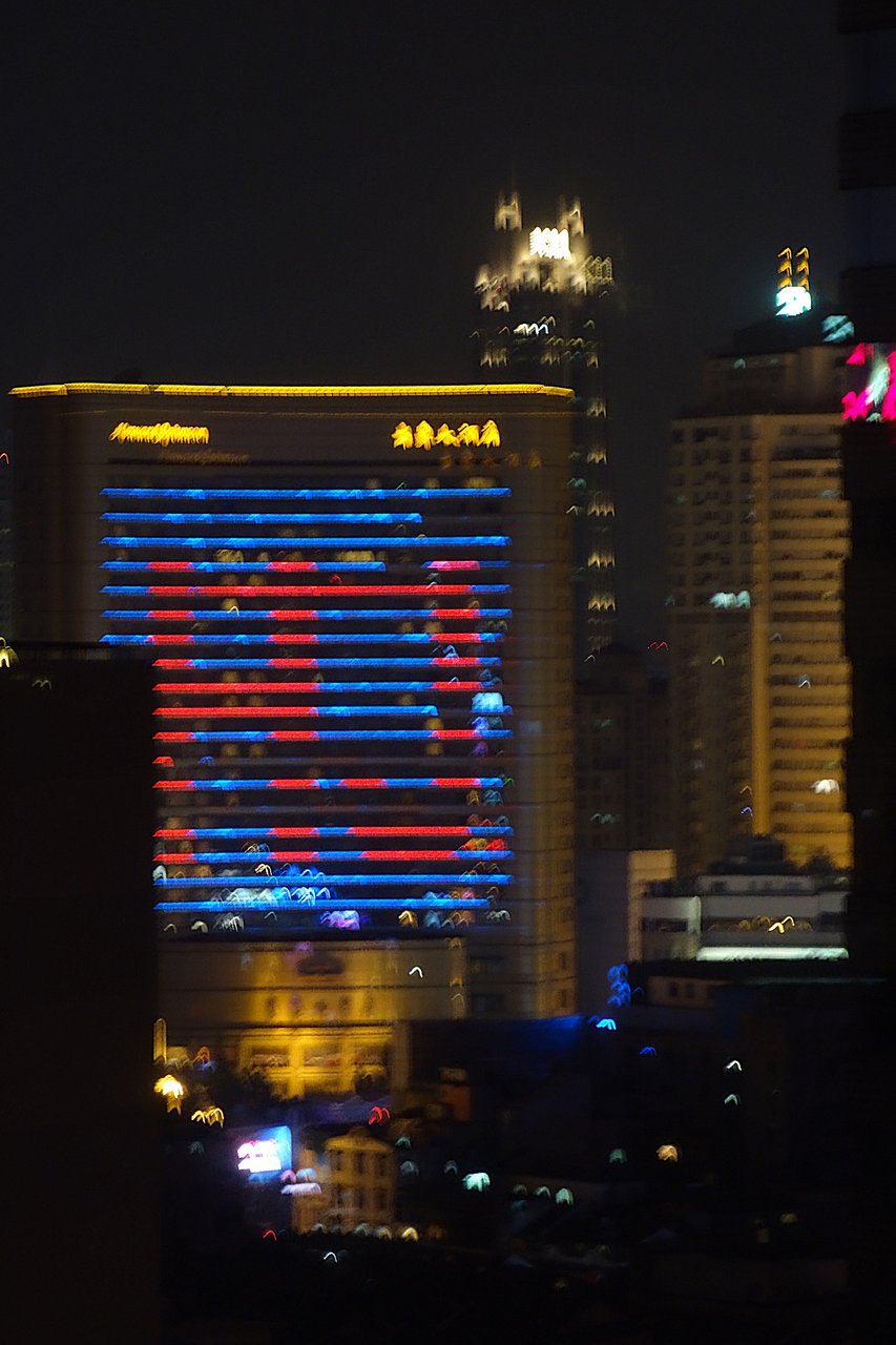 Вид из отеля в центре Шанхая