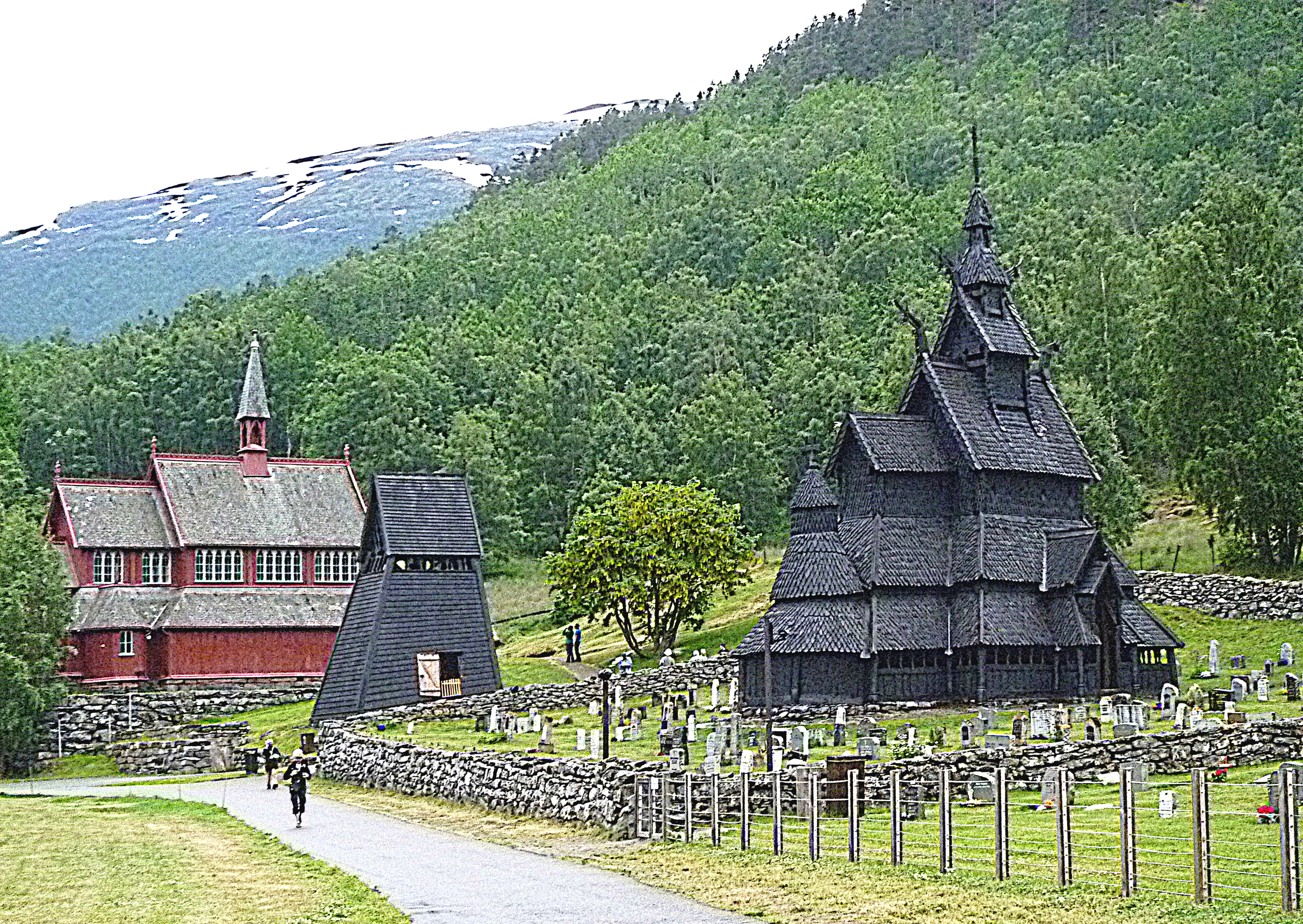 Деревянные церкви (справа Ставкирхе)