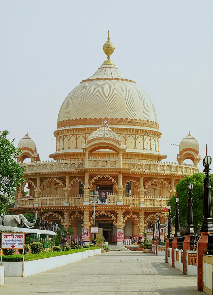 Храм в северо-индийском стиле