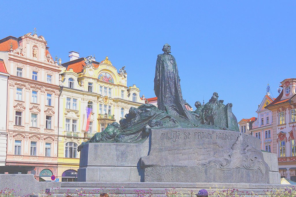 Памятник Яну Гусу на площади