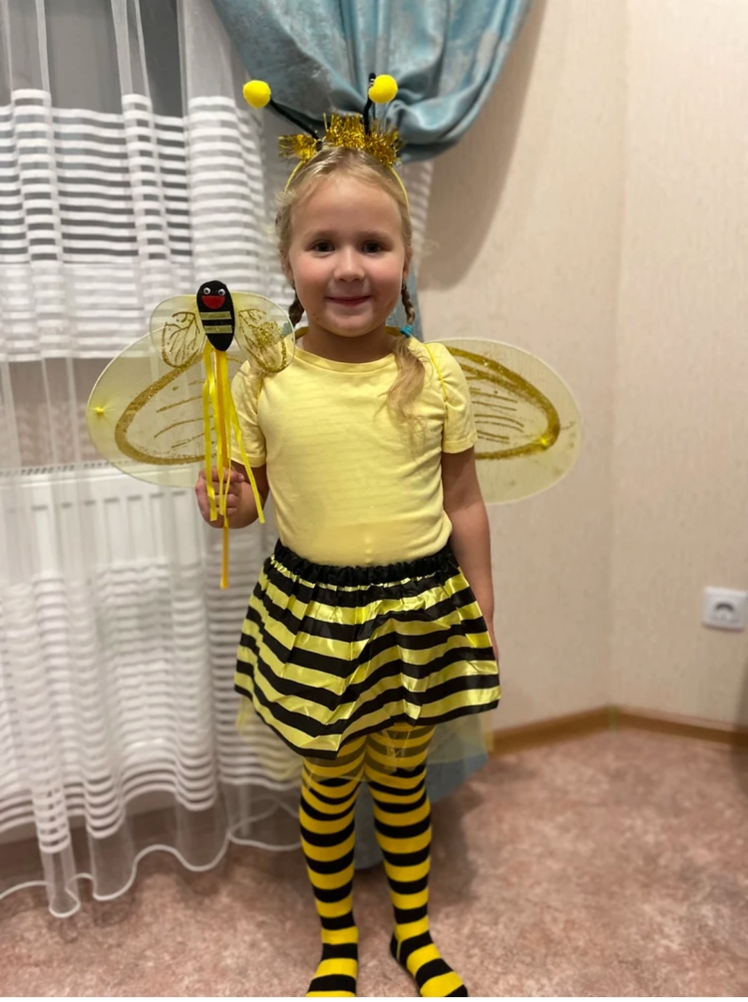 Bee (1).jpg