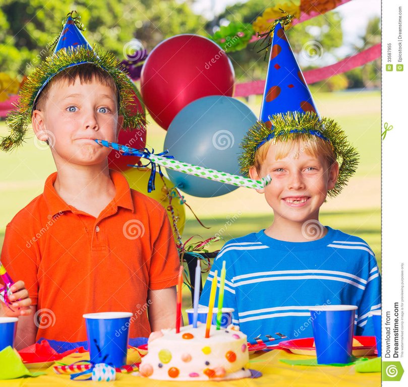 kids-birthday-party-two-young-bo