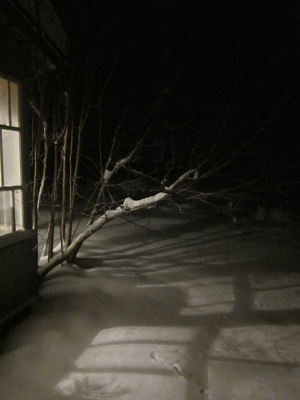 IMG_0946-веранда-свет на снегу.JPG