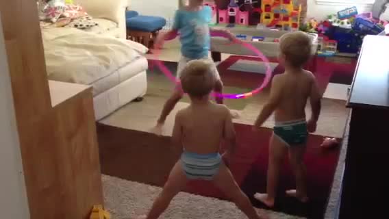 Hula hooping with the twins_7132