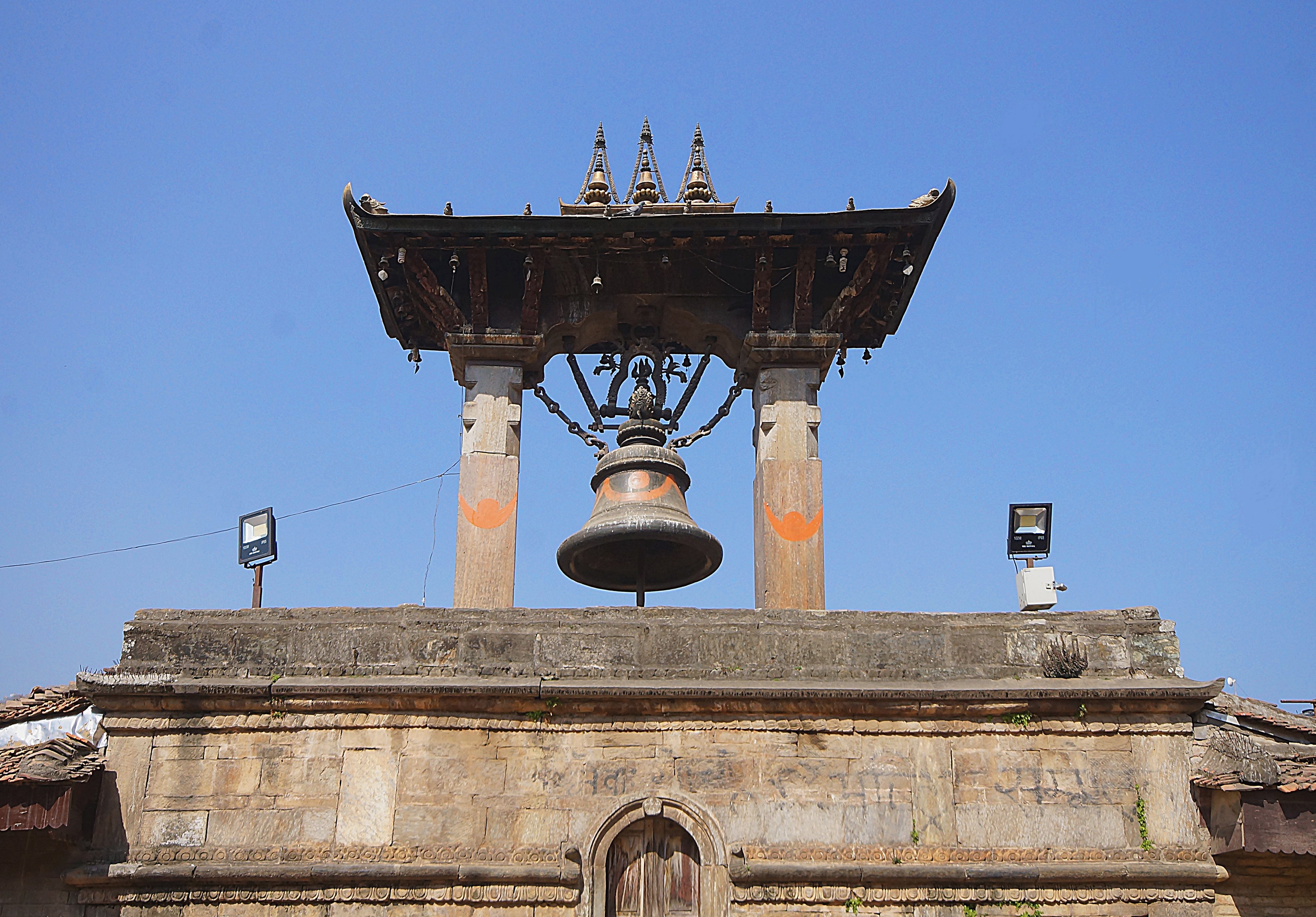 Индуистский колокол в Потане