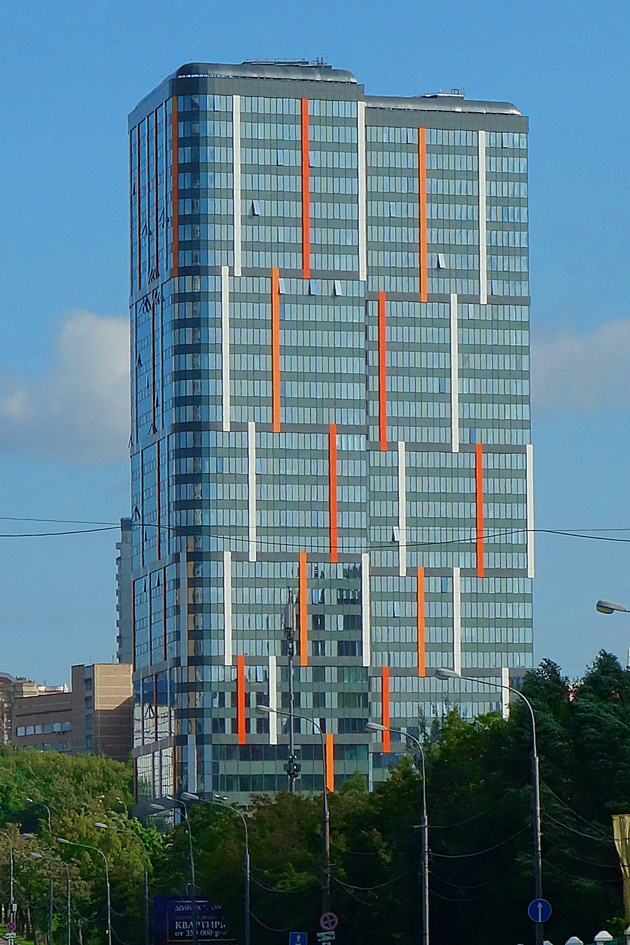 Новое здание в начале Минской ул