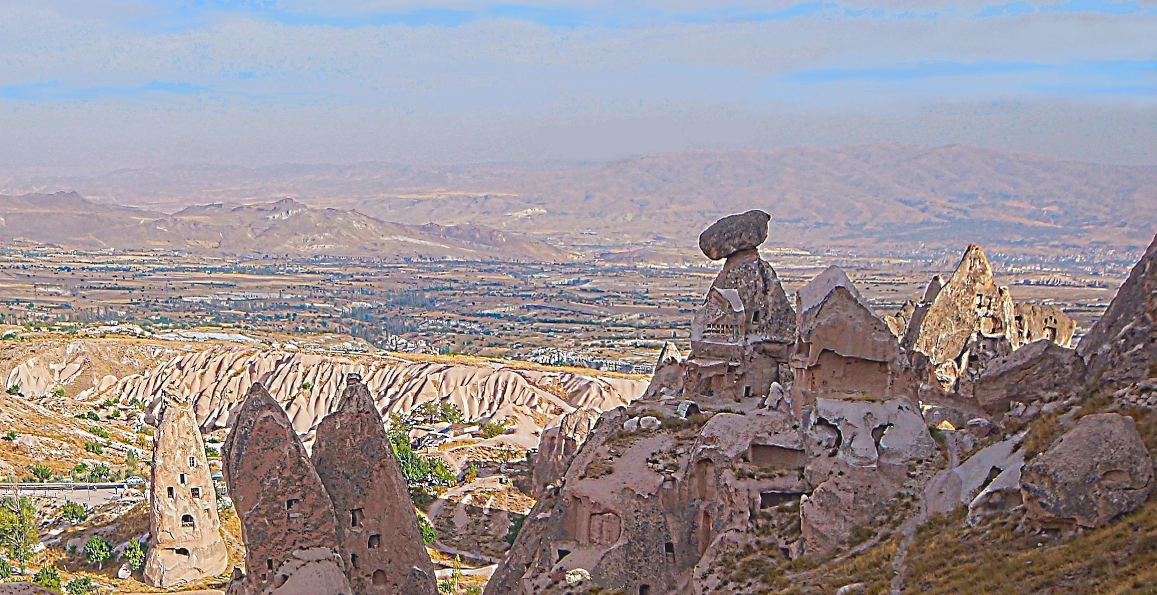 Скалы возле крепости Ухчисар