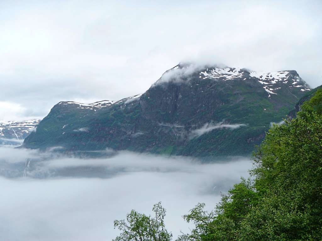 Нордфьорд залит туманом