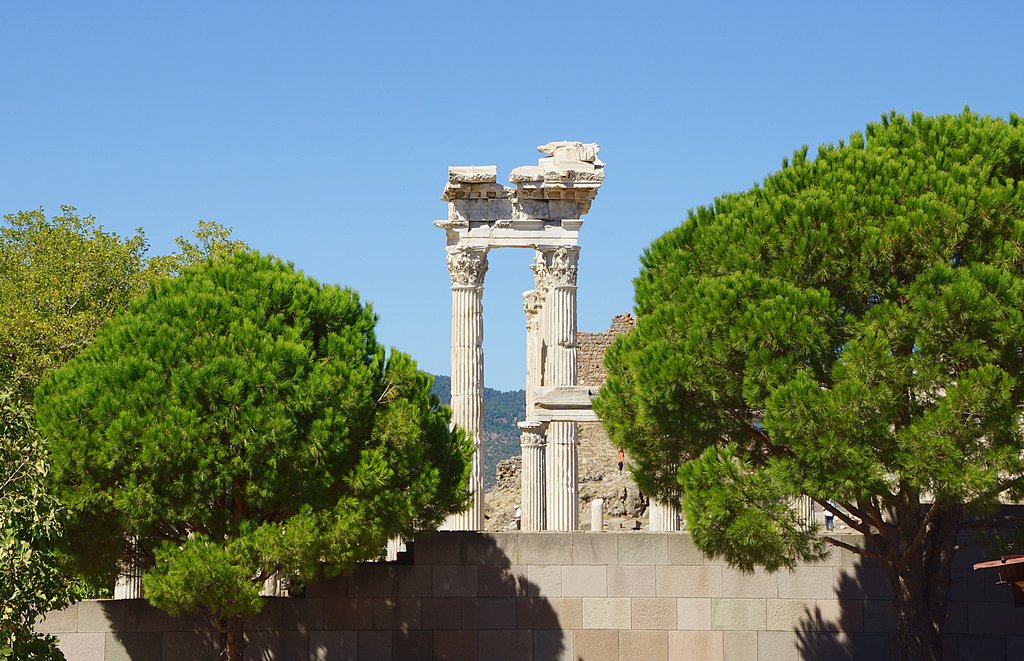 Античные колонны в Пергаме