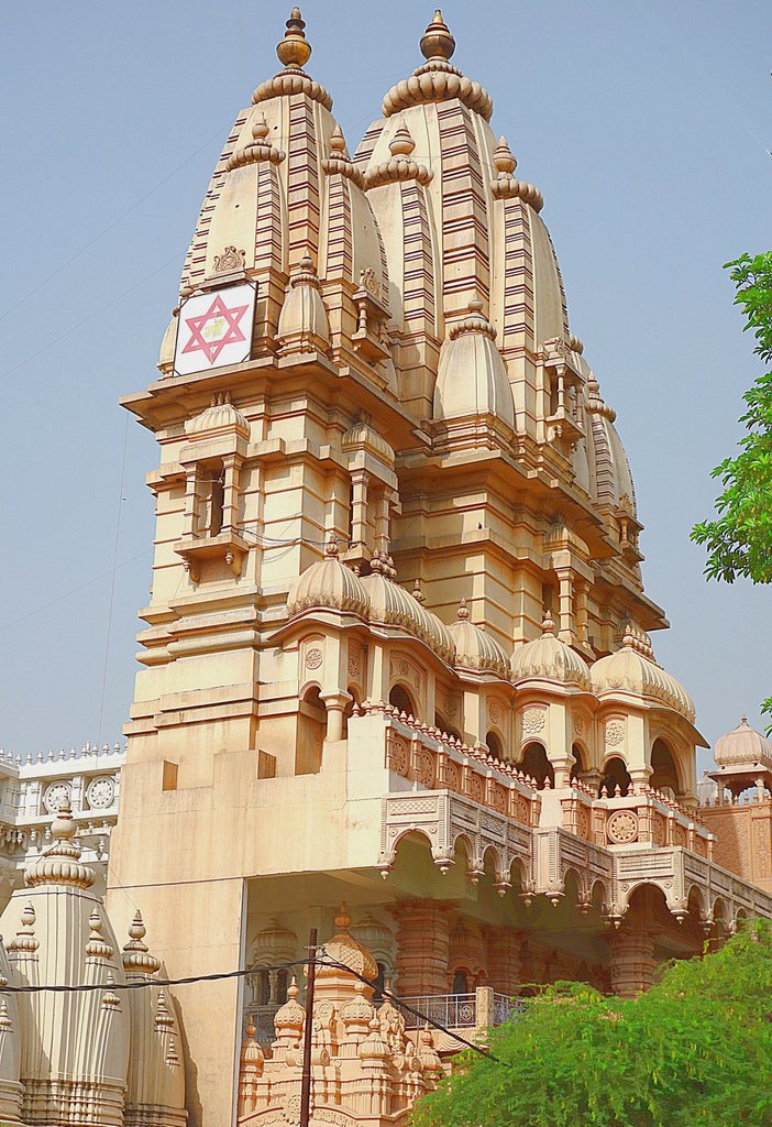 Гл. храм комплекса Чаттарпур