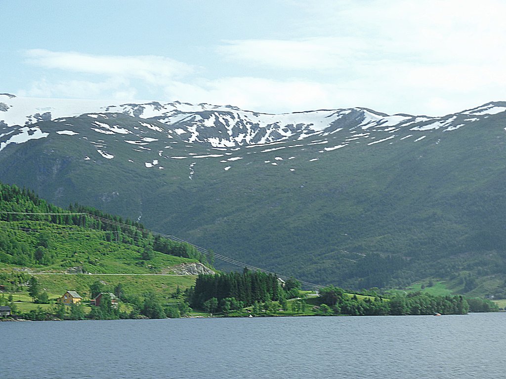 Небольшой фьорд Ц. Норвегии