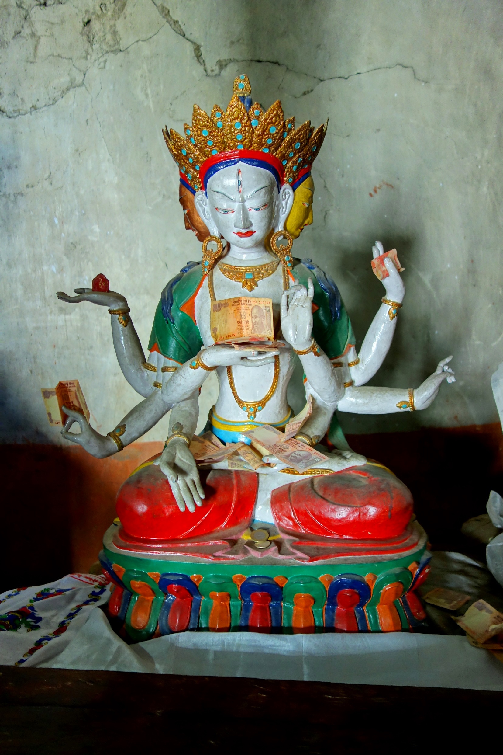 Буддистская богиня в храме