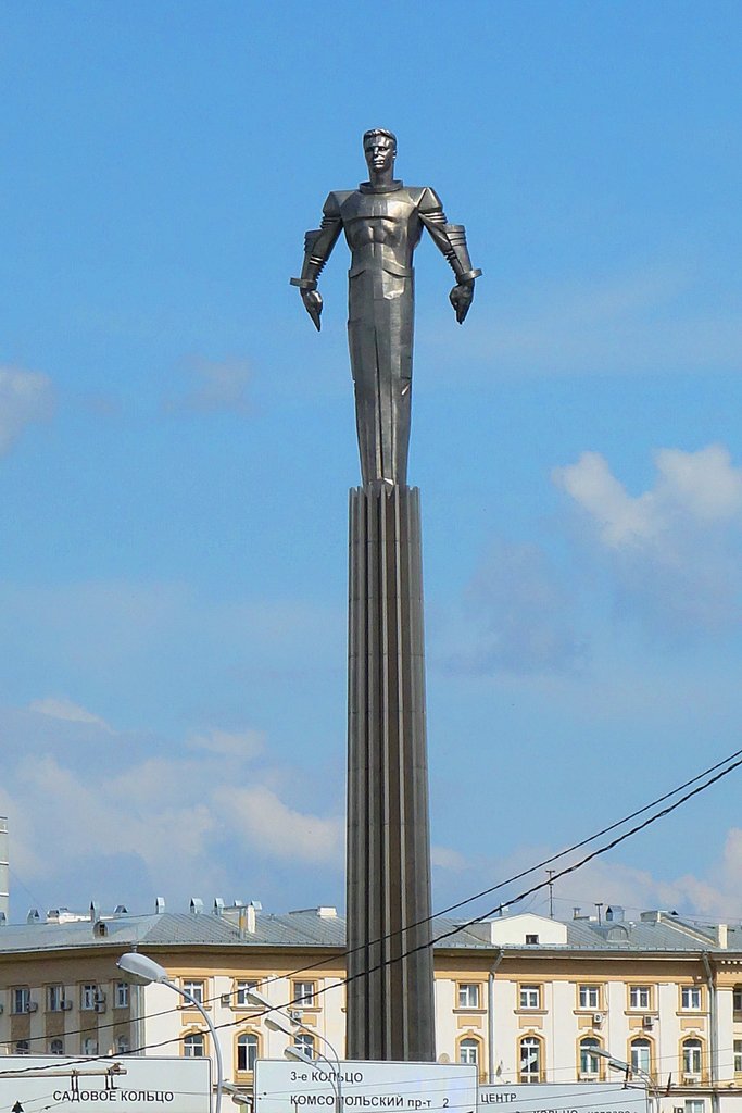 Памятник Ю.А.Гагарину на площади