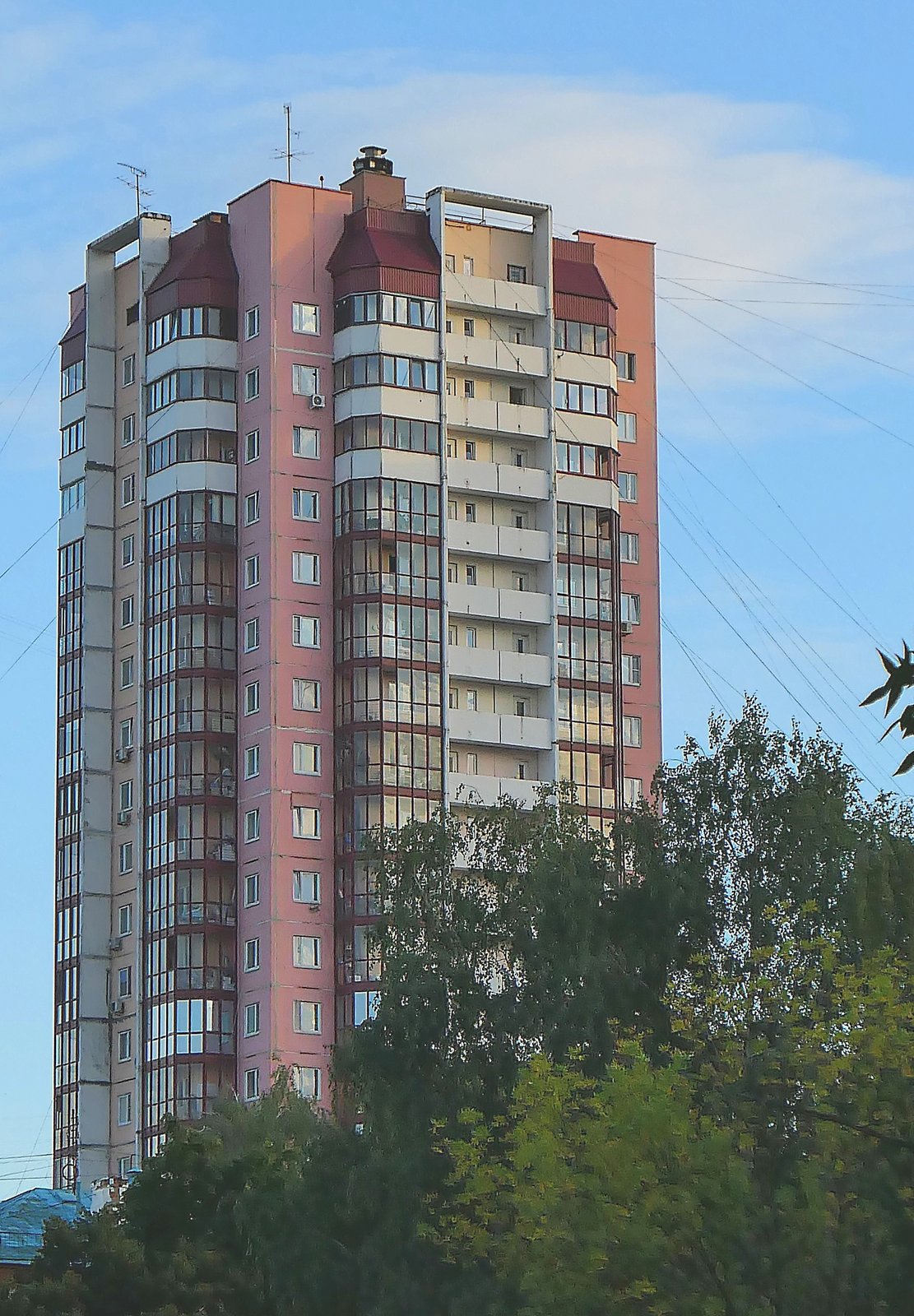 Здание возле Кутузовского пр.