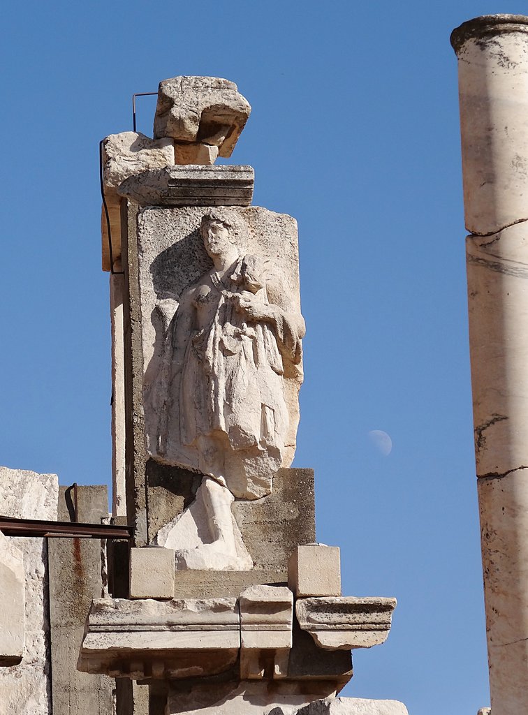 Статуя древнего Эфеса