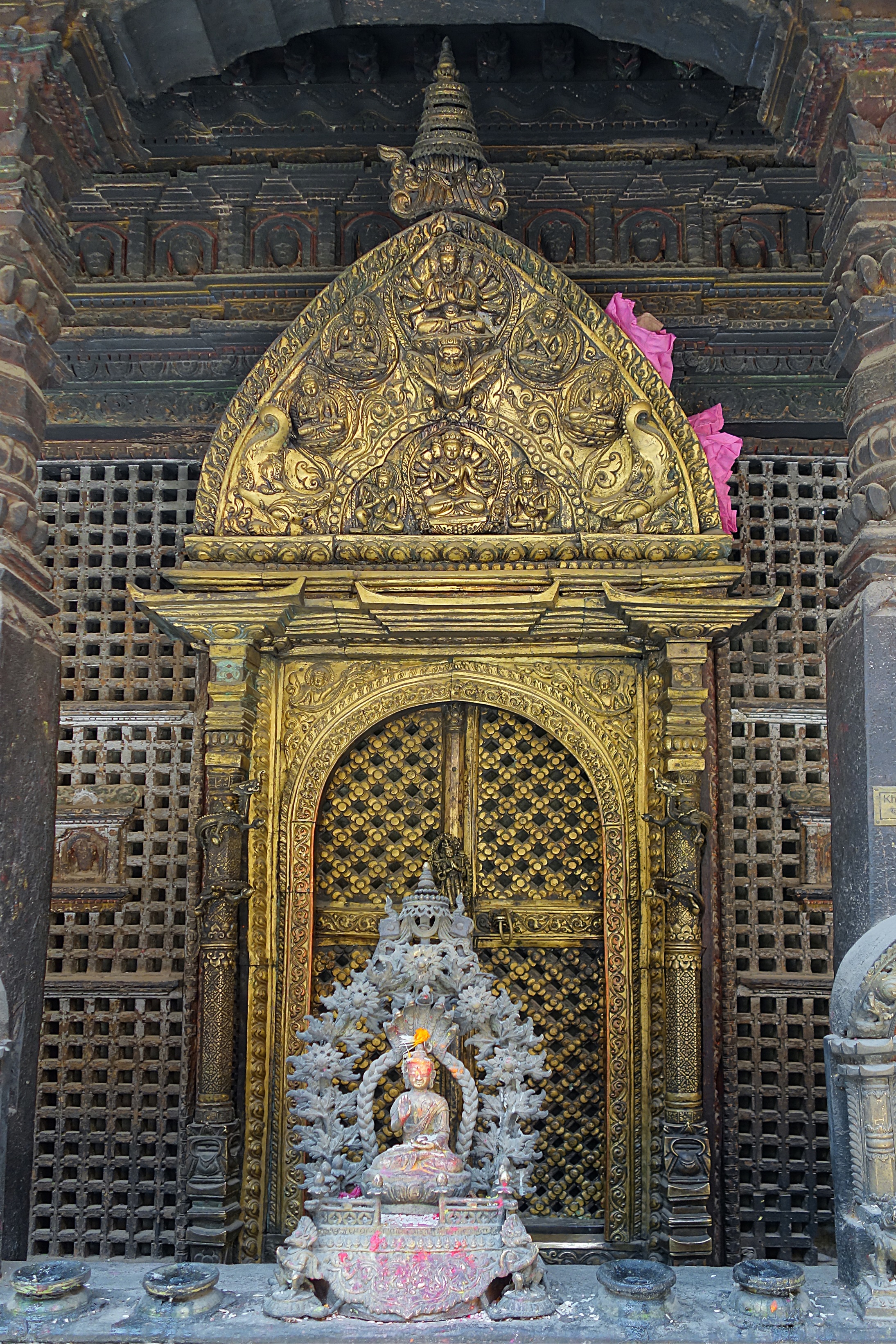 Дверь входа в индуистский храм