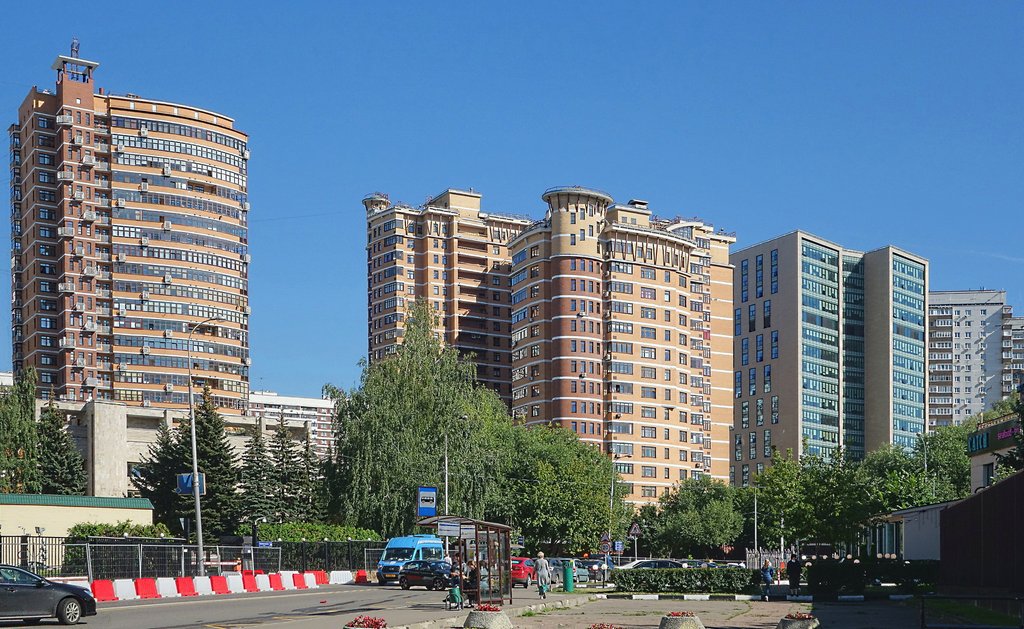 Здания у Воронцовского парка