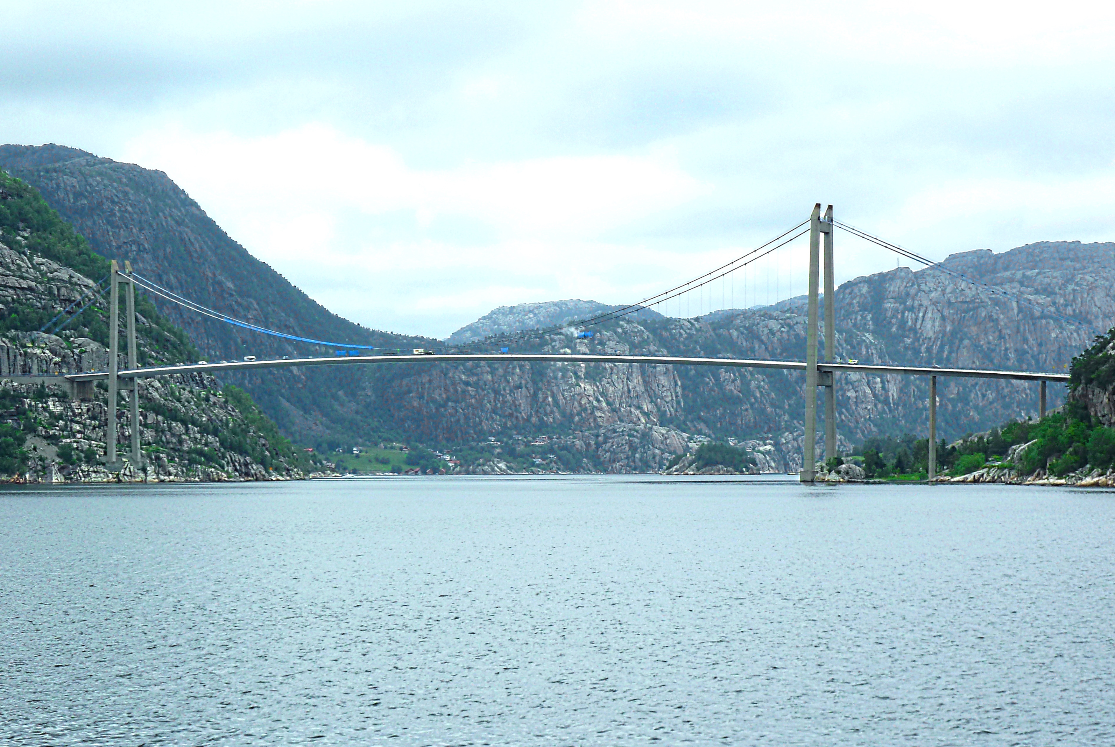 Мост через фьорд в р-не Ставангера