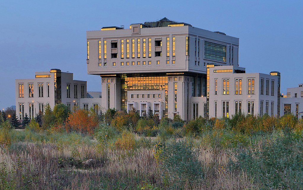 Здание Библиотеки МГУ