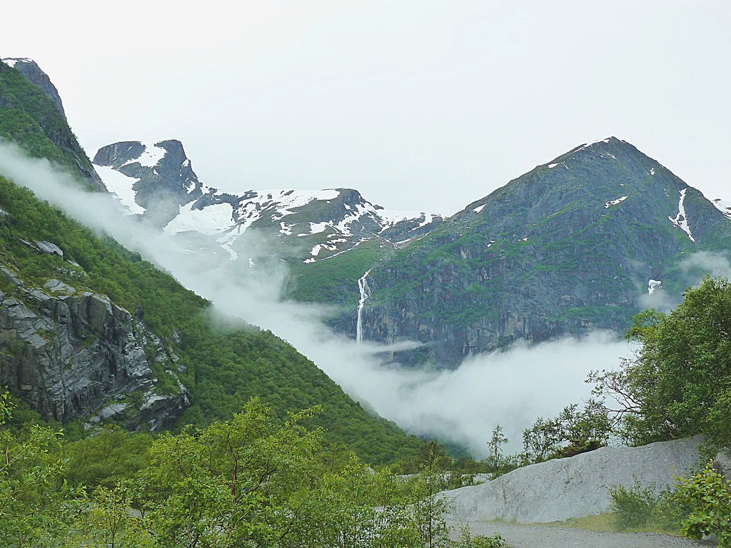 Горы Ц. Норвегии в тумане
