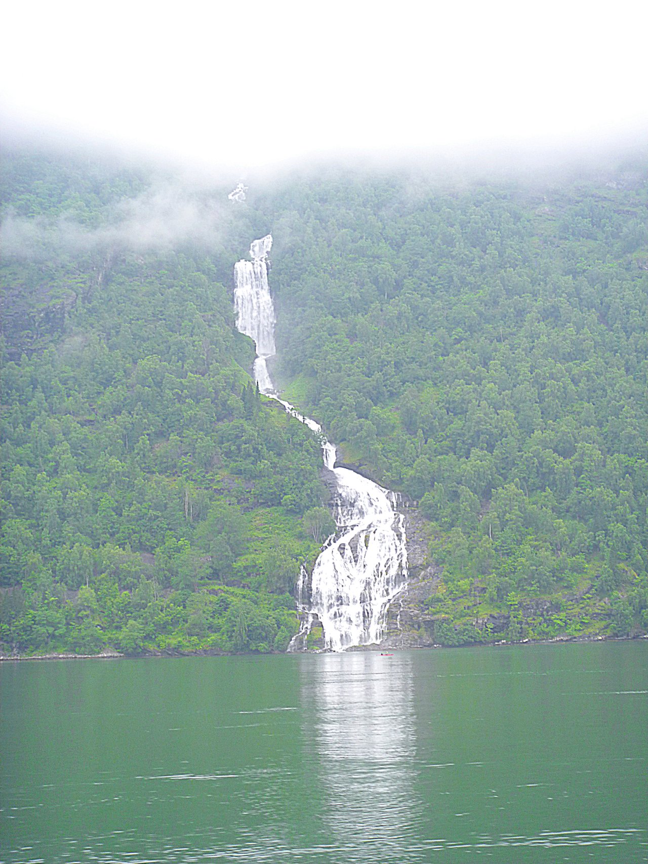 Водопад Жених на Гейрангнрфьорде