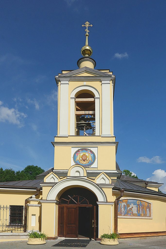 Фасад церкви Троицы у смотровой площ-ки